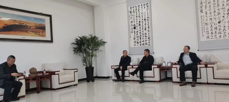 公司與哈密市政府領導洽談公司新疆發(fā)展思路，加大助力新疆能源發(fā)展！